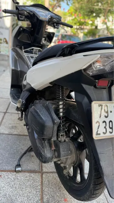 Used motorbike, 2015 model, original engine, clean — 3/4