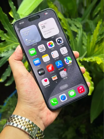 iPhone 15 Pro Max 256GB Black Titanium (US import, used) — 4/9