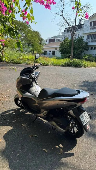 Honda PCX 2018 125cc scooter for sale, 36M VND