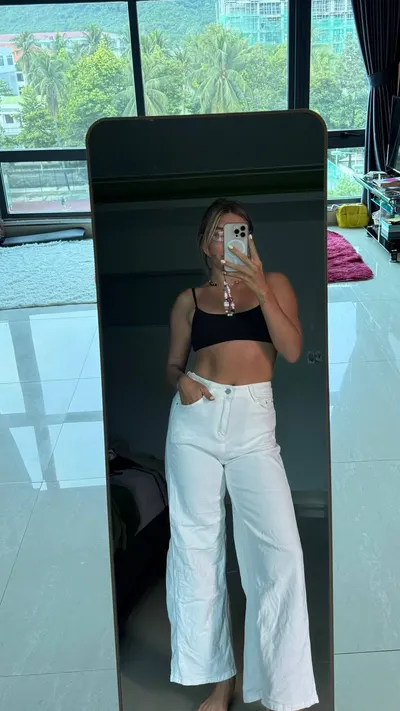 White jeans, size M, good condition — 2/2