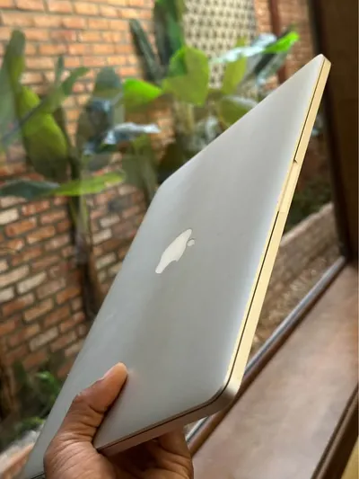 MacBook Pro 2015 13in (Japan), i5 / 8GB / 256GB — 6/9