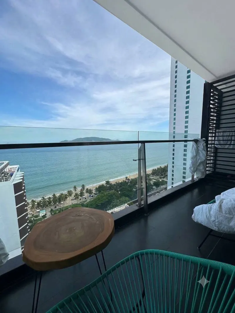 Căn hộ 1 phòng ngủ đầy đủ nội thất, view biển, khu phức hợp Maple — 2/4