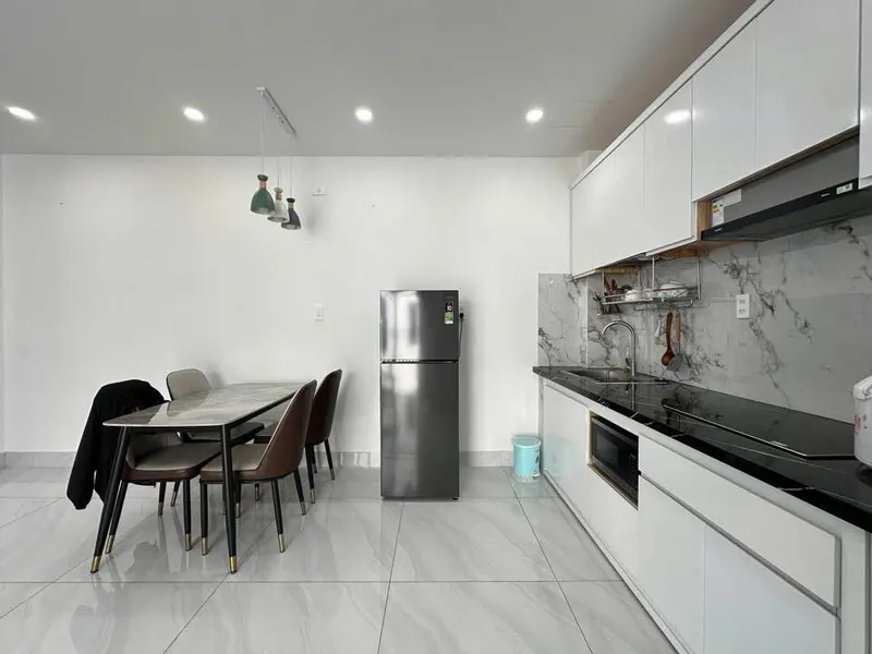 2-bedroom apartment with balcony for rent on Thích Quảng Đức, 17.5M VND/month — 4/10