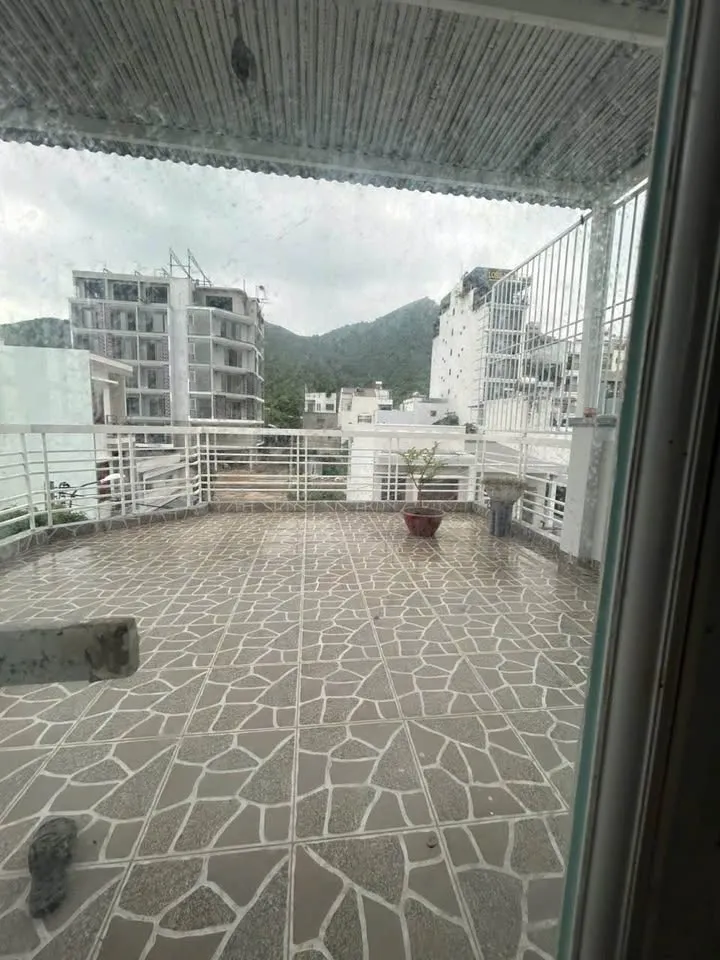 Cho thuê nguyên căn nhà ở phía bắc Nha Trang, 3 phòng ngủ, 16 triệu VND/tháng — 8/9