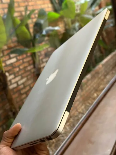 MacBook Pro 2015 13in (Japan), i5 / 8GB / 256GB — 7/9