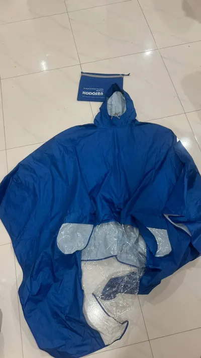 Used household items for sale: massage table, lamp, raincoats, helmets, vacuum, steamer — 6/10