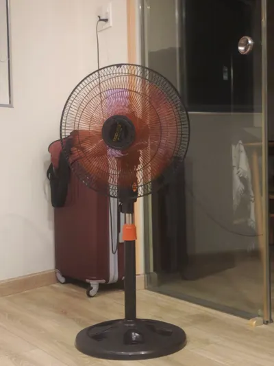 Fan for sale, 3 speeds, excellent condition — 2/3