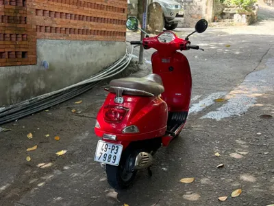 스타일리시한 빨간색 Vespa 스쿠터 – 최상 상태 — 4/5