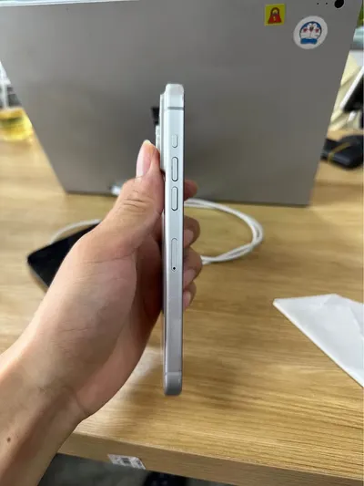 iPhone 14 Pro Max 128GB + 17 Pro Max 스타일 케이스, 1,350만 VND — 3/5