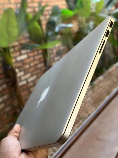 MacBook Pro 2015 13in (Japan), i5 / 8GB / 256GB — 8/9