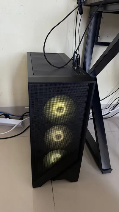 Desk, chair, lamp and MSI MAG FORGE 320R PC case for sale — 2/3