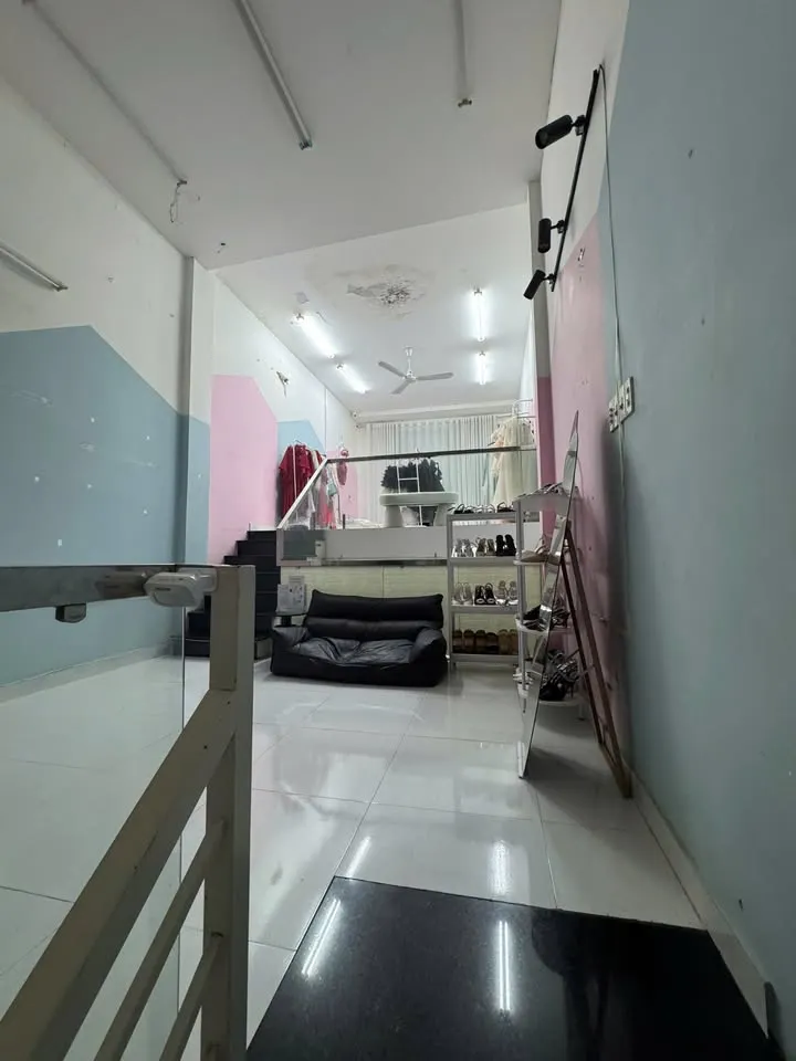 Street-front commercial house for rent on Đường 2/4, 20M VND/month — 2/10