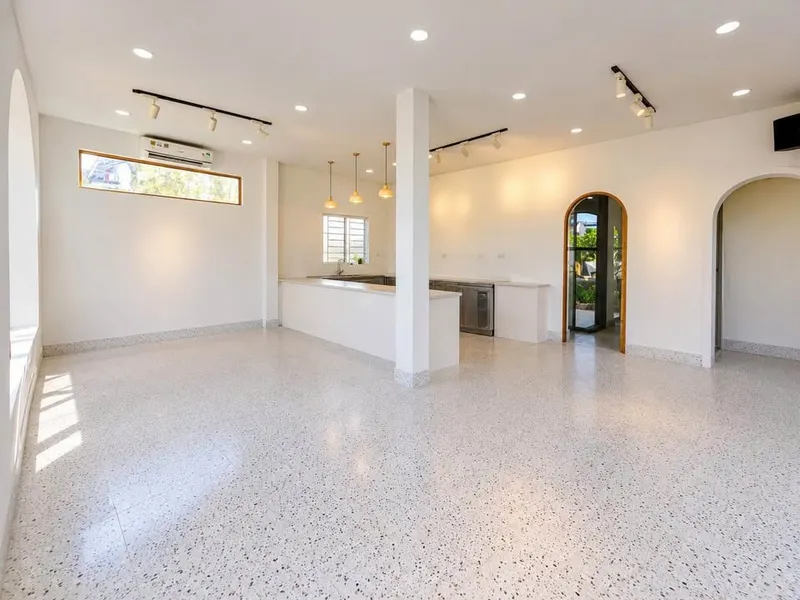 House for rent as café business model, 179m², Dien Khanh town — 5/10