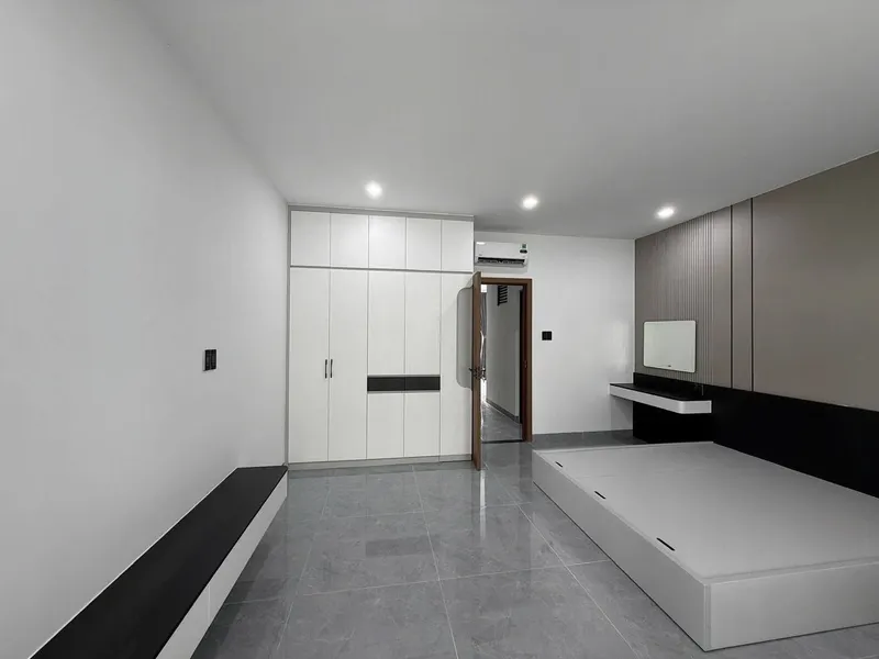 Brand-new 3-bedroom house for rent in My Gia 4, 270 m²