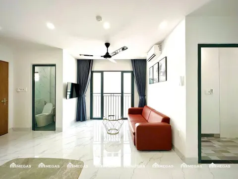 2-bedroom apartment with balcony for rent, Thich Quang Duc Street, 17.5M VND/month