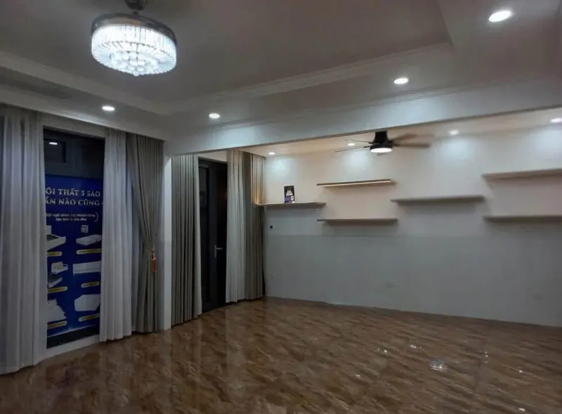Nhà mặt tiền 4 tầng cho thuê trên đường Thích Quảng Đức, Nam Nha Trang, 40 triệu VND/tháng — 4/5