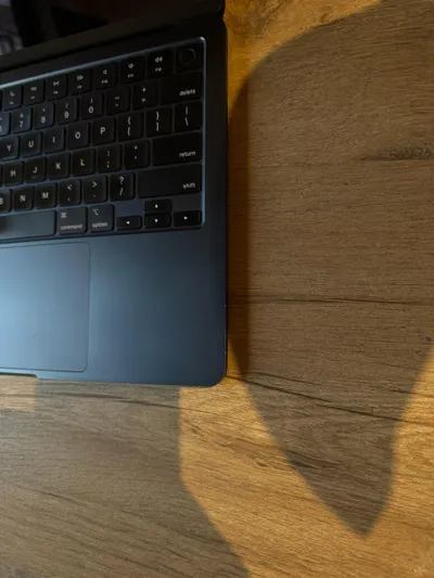 MacBook Air M2 13.6" (2022), Space Gray — 5/7