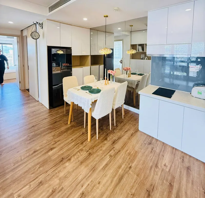 2-bedroom furnished apartment, Gold Coast North Tower — 3/5