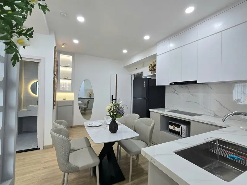 2-Bedroom Apartment in Okeanus Complex – Sea View, Designer Renovation