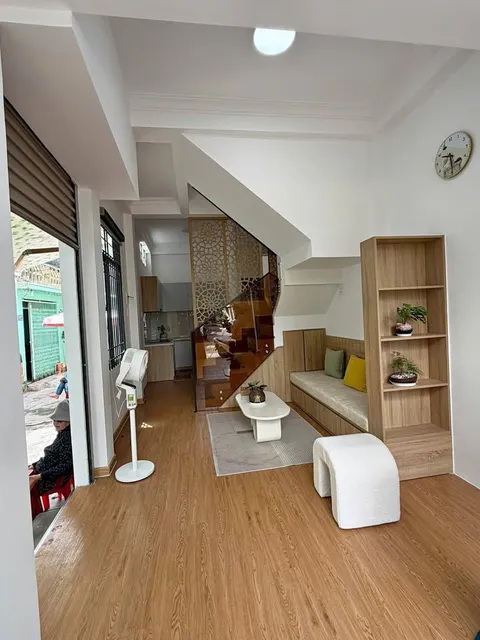 3-bedroom corner house for rent near Lac Long Quan market, 17M VND/month