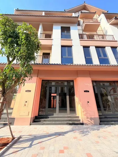 Продаётся таунхаус в Vinhomes Pearl Bay, 29,9 млрд VND — 4/5