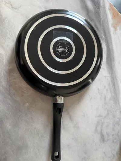 Household bundle for sale: puzzles, pan, dish rack and more