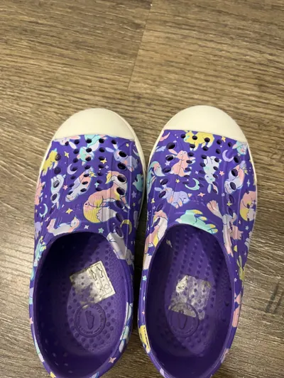Children's shoes, dress and craft items for sale (multiple items) — 3/3