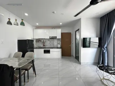 2-bedroom apartment with balcony for rent on Thích Quảng Đức, 17.5M VND/month — 3/10