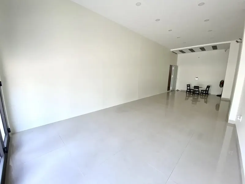 Street-front commercial space for rent on Thích Quảng Đức, Phước Hải, 10M VND/month — 2/6