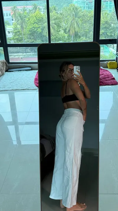 White jeans, size M, good condition