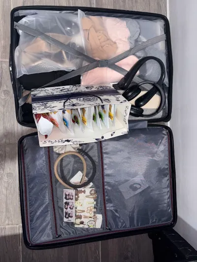 Large black 28-inch suitcase for sale or swap — 2/3