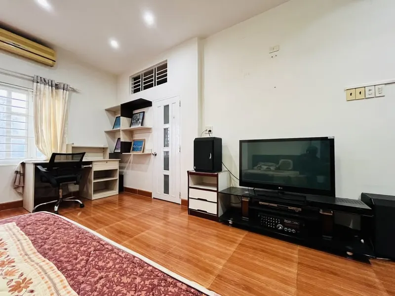 Cho thuê nhà 3 phòng ngủ đầy đủ nội thất, kết hợp kinh doanh, Phương Sài, 24 triệu VND/tháng — 6/10