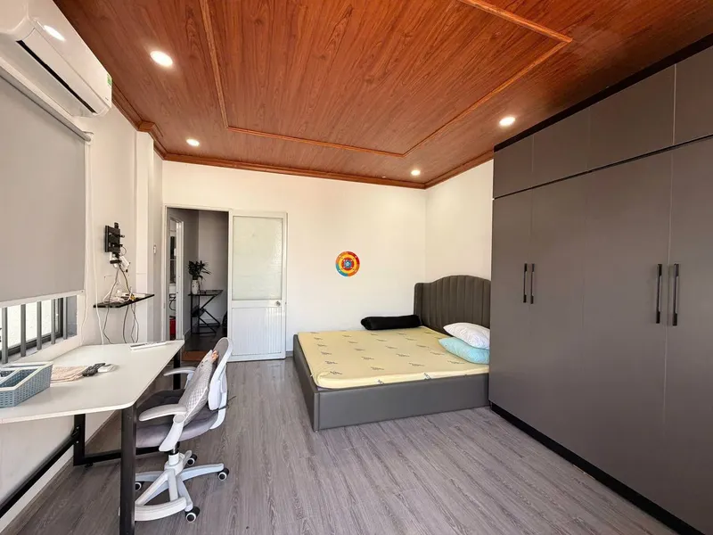 2-bedroom furnished house for families, long-term rent