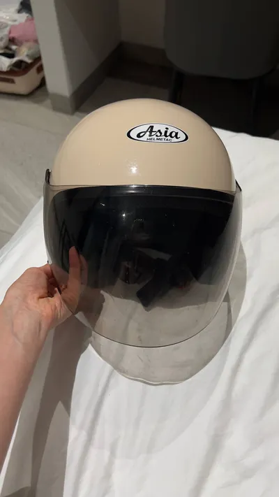 Women's helmet, size L, excellent condition — 3/4