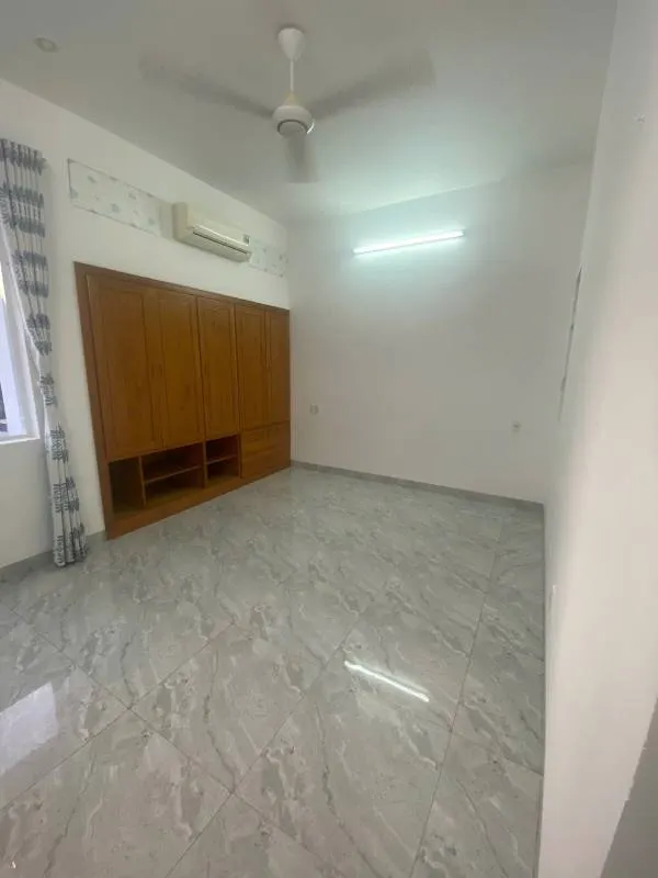 Whole street-front house for rent on Thích Quảng Đức, 4 bedrooms, 35M VND/month — 5/10