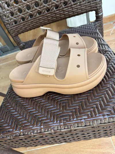 Dép Crocs Chính Hãng – Size 40, Như Mới — 2/4