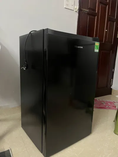 Hisense 94L mini fridge for sale (used)