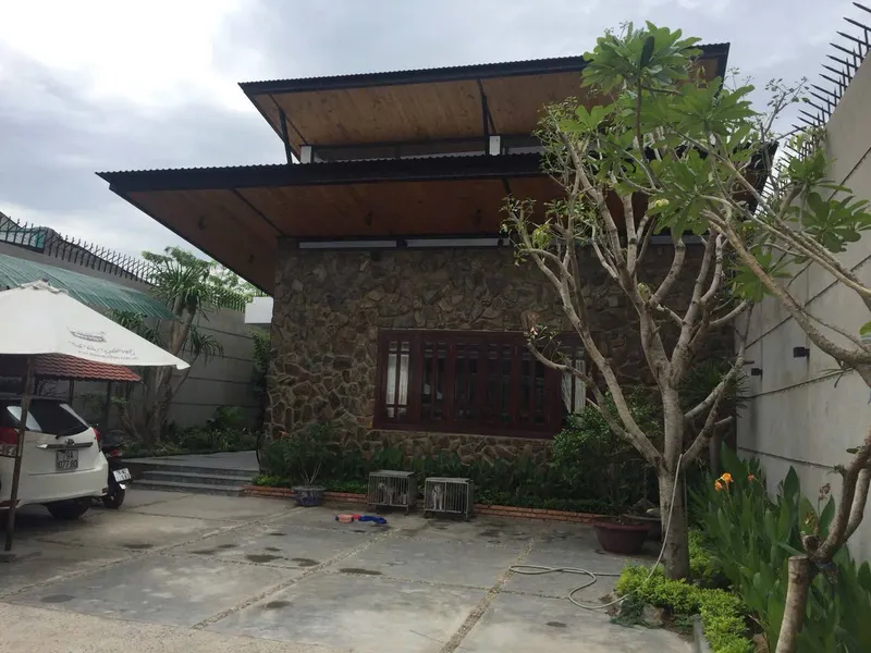 Biệt thự cho thuê trên đường Go Cai Sung, Vĩnh Thạnh, 4 phòng ngủ — 3/9
