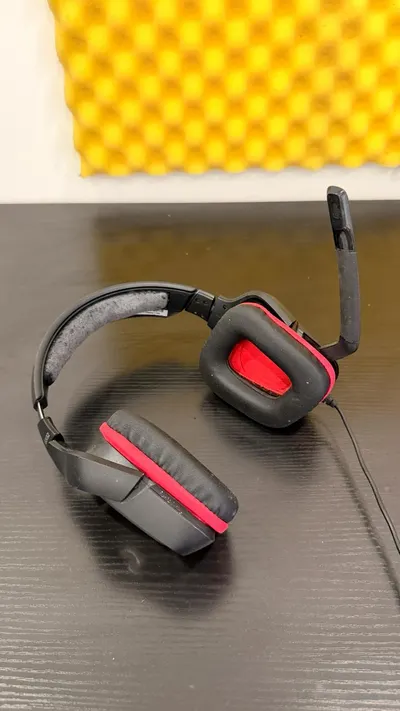 Logitech G332 Headset & Baseus Monitor Lamp