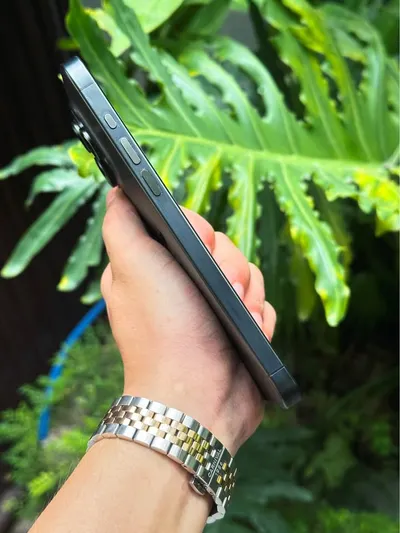 iPhone 15 Pro Max 256GB Black Titanium (US import, used) — 6/9
