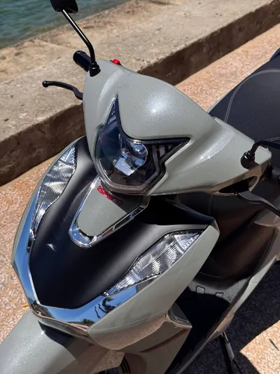 Espero Velia 50cc scooter for rent