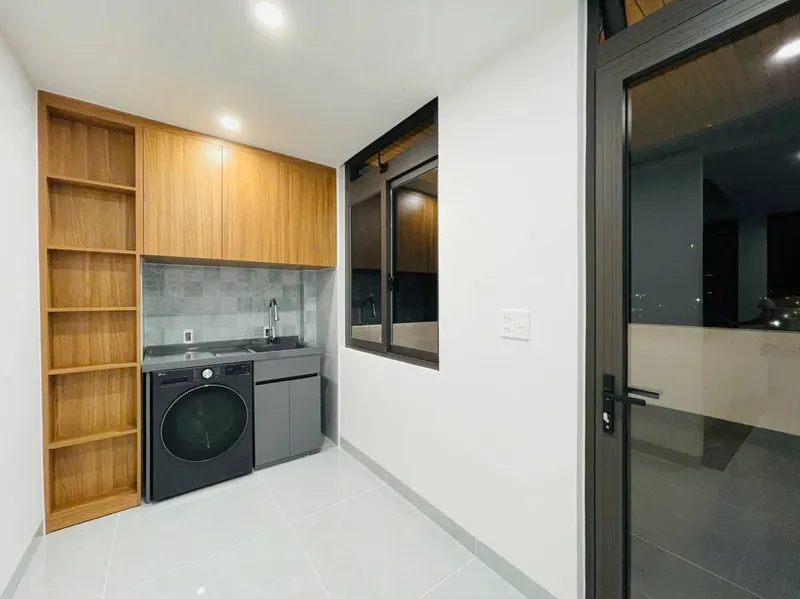 New 4-bedroom house for rent in the west, 300 m²