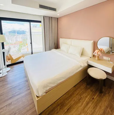 2-bedroom furnished apartment, Gold Coast North Tower — 4/5