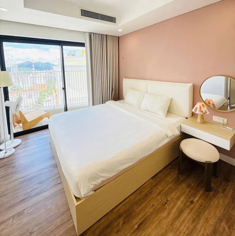 2-bedroom furnished apartment, Gold Coast North Tower — 4/5