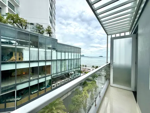 Studio Apartment with Balcony on Phạm Ngọc Thạch – Available 28 October