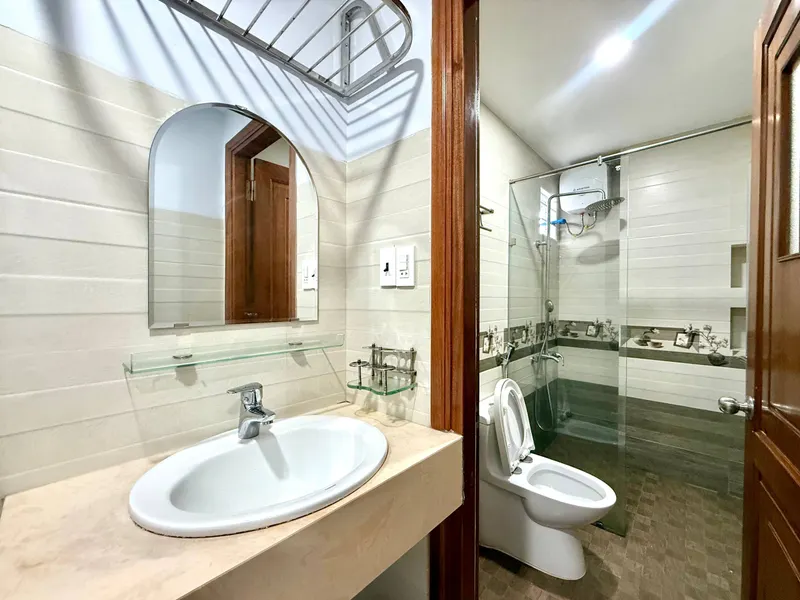 Studio Apartment with Balcony on Phạm Ngọc Thạch – Available 28 October