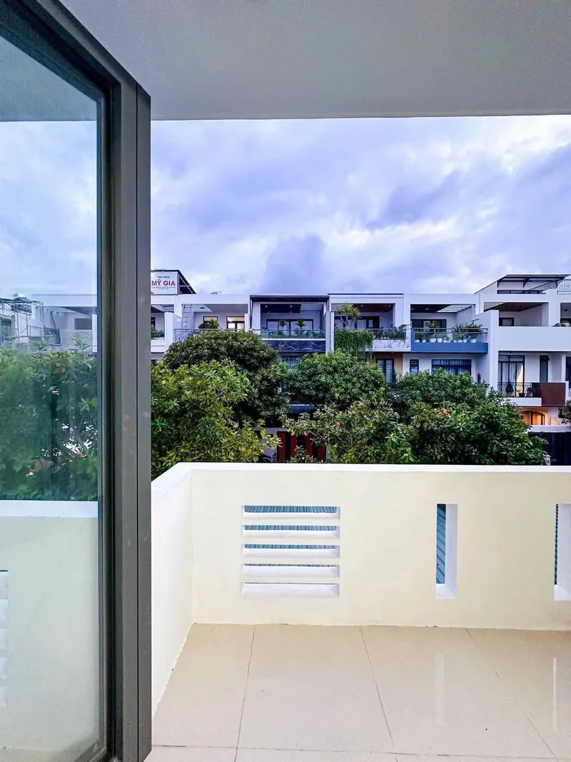 5-bedroom furnished house for rent in My Gia