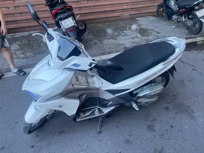 Honda Air Blade 2017 scooter for sale — 3/4