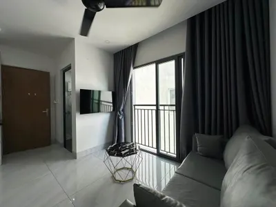 2-bedroom apartment with balcony for rent on Thích Quảng Đức, 17.5M VND/month — 2/10