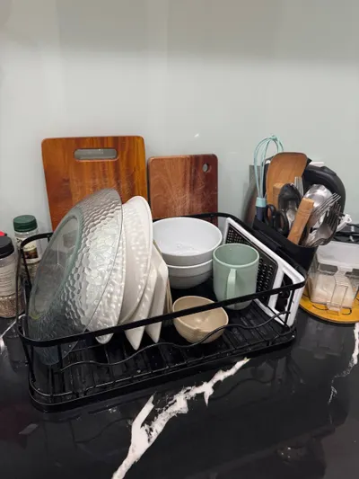 Household bundle for sale: puzzles, pan, dish rack and more — 4/6